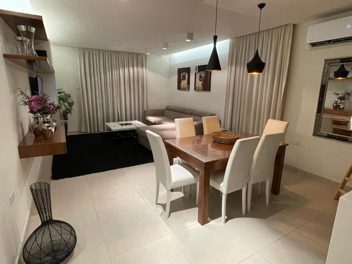 Deluxe With Pool In The Heart Of St Pauls Bay Apartment