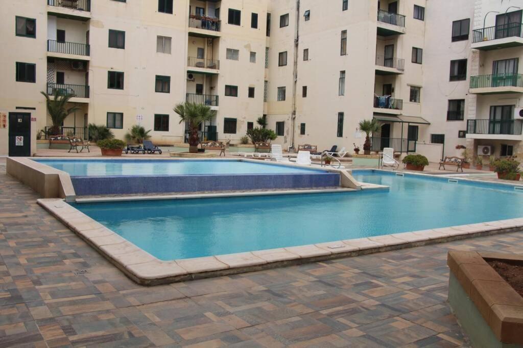 Deluxe With Pool In The Heart Of St Pauls Bay Apartment